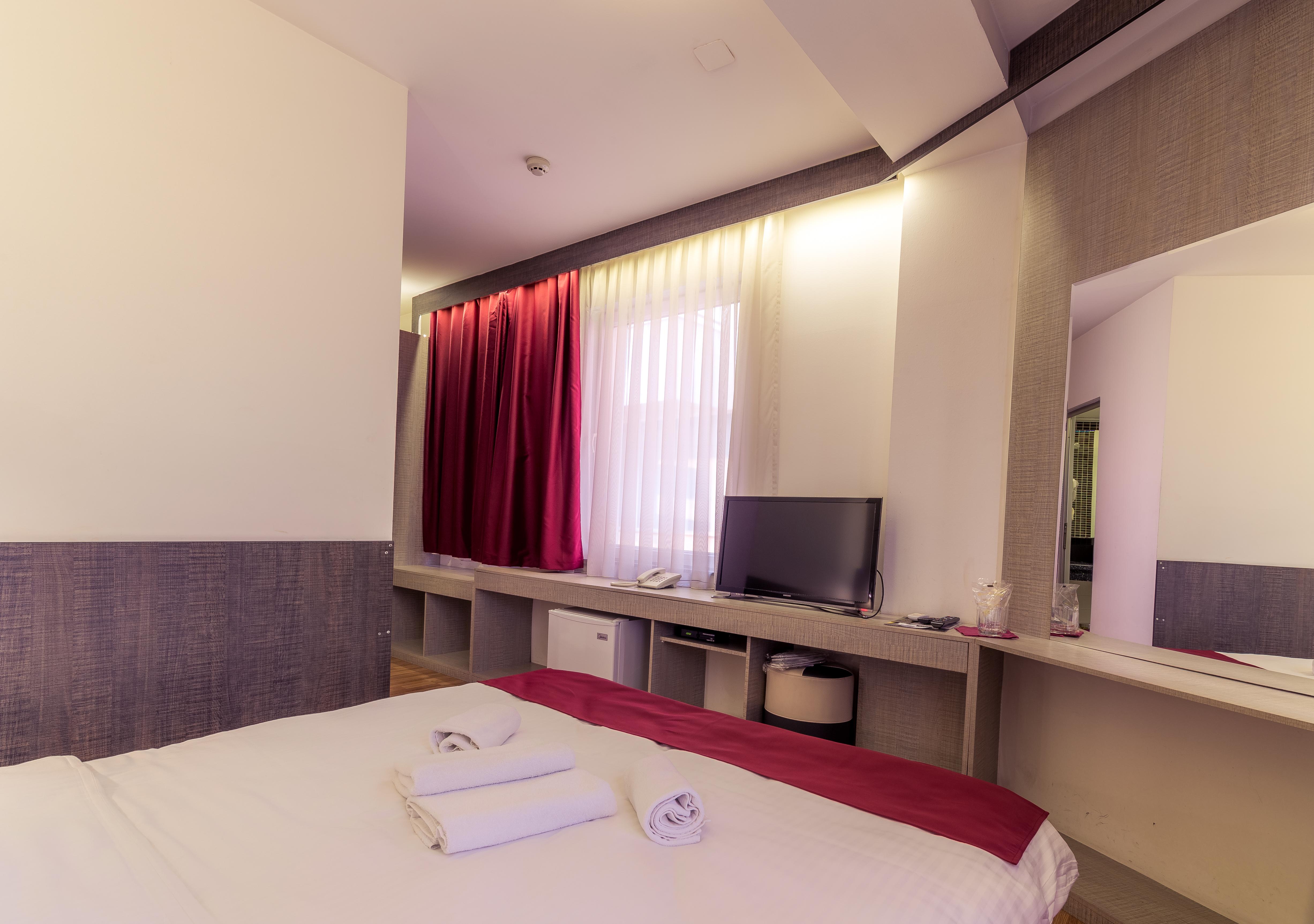 Hotel De Koka Skopje Bagian luar foto